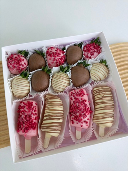 Клубника и бананы в шоколаде