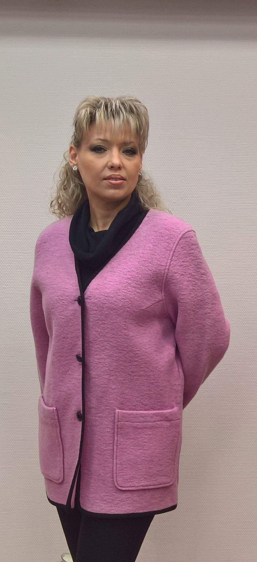 Теплый шерстяной удлиненный жакет