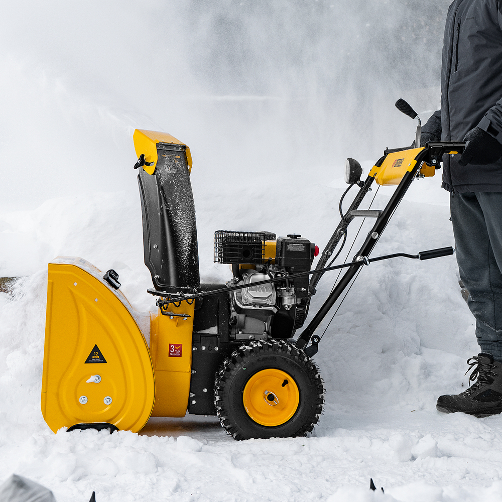 Бензиновая снегоуборочная машина SBM 610, 212 cc, ручной старт, фара Denzel