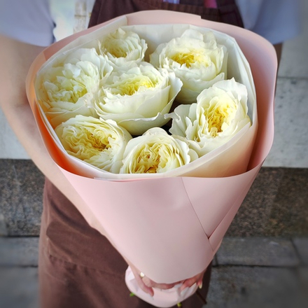 Букет из 7 ароматных пионовидных роз сорта "Patience"