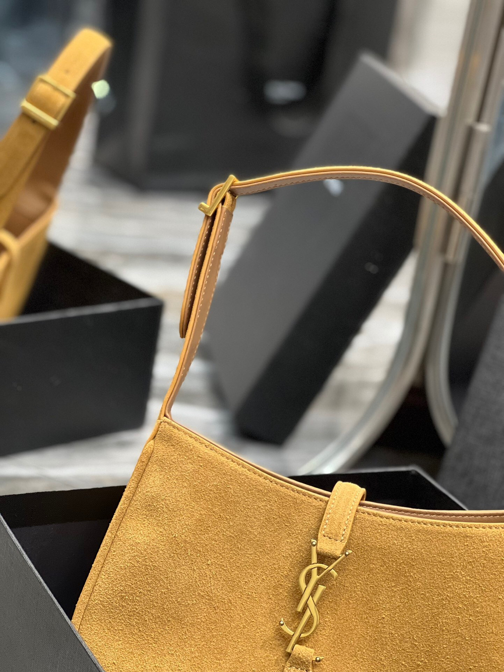 Saint Laurent Le 5 à 7 Hobo Bag