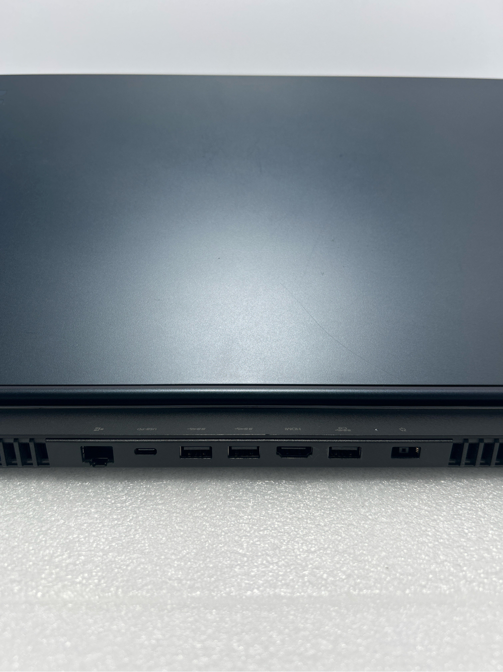 Ноутбук Lenovo Legion 5 15ACH6 (82JW001URU) 15.6"/AMD Ryzen 5 5600H/RAM 8 GB/SSD 512 GB/Nvidia RTX3050 4GB/1920x1080/IPS/Windows 10/Подсветка кл-ры: LED/черный. Состояние: Уценка/большой след. на матрице от клавиатуры/скол на топе/С1