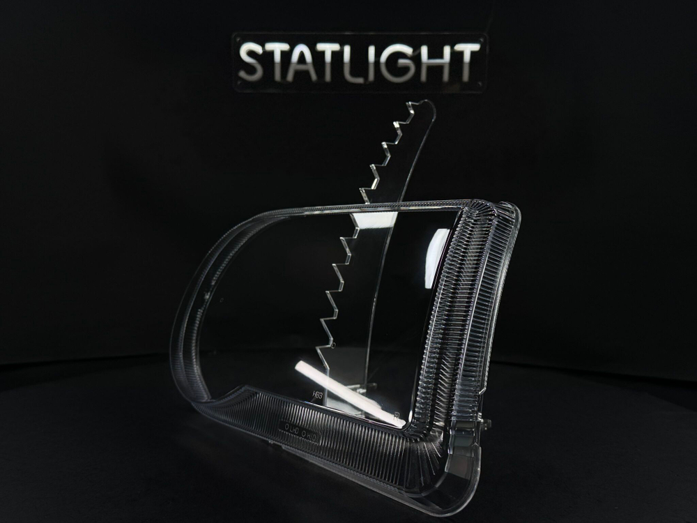 Правое стекло фары Chrysler 300C 1 2007-2011