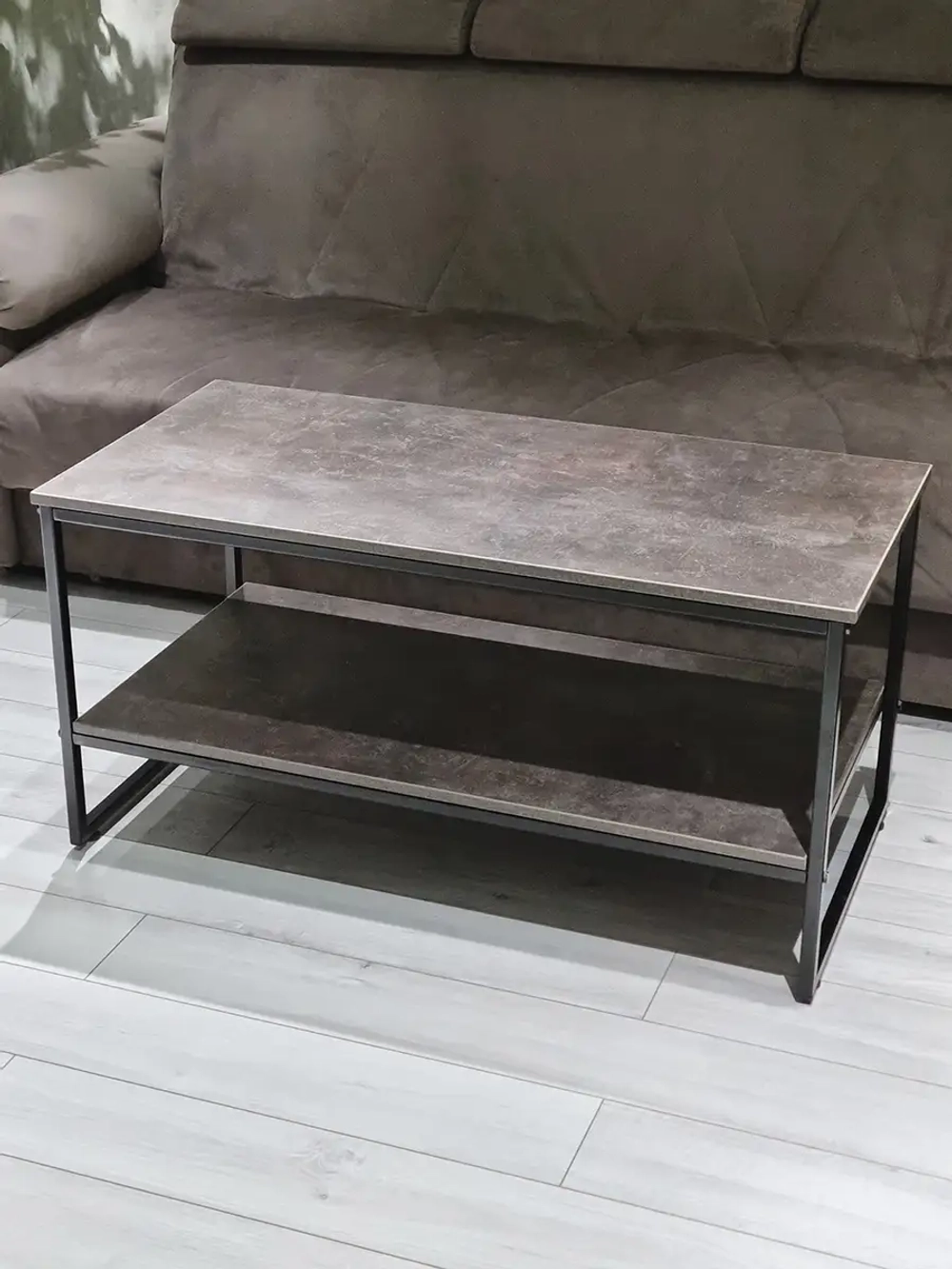 Стол журнальный с полкой