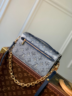 Louis Vuitton Pochette Metis East West