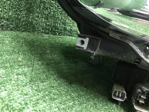 Фара правая Land Cruiser 200 (2015-2021) LED