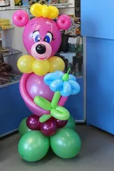 Медвежонок с цветком