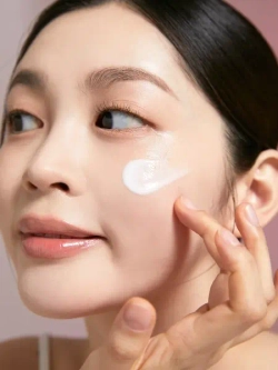 Осветляющий крем с глянцевым финишем Vely Vely Glass Skin Cream 60 мл