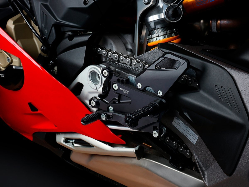 D001R_PV BONAMICI RACING PISTA PLUS ADJ. REARSETS W/ MASTER (P V4 2025)