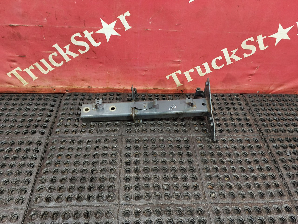 Кронштейн крыла передний левый 2021г.