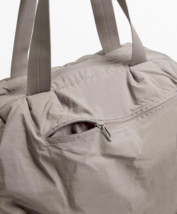 Oysho Спортивная сумка со сборками, бежевый