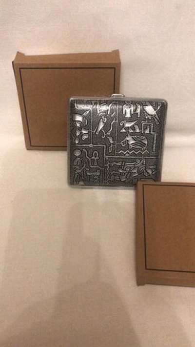 Портсигар металлический для сигар.