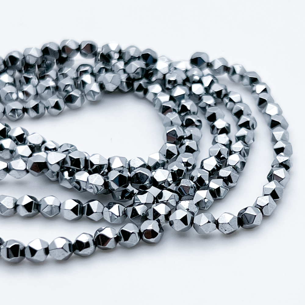 Гематит Шар крупной огранки бусины (имитация), цвет серебристый, размер около 3,8 мм, цена за отрезок 19 см (1/2 нити)