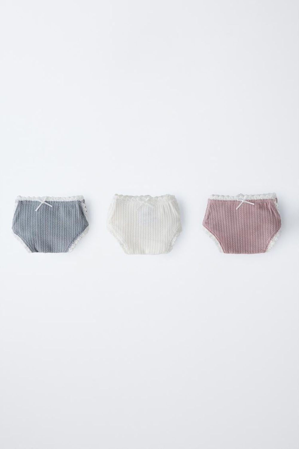 ZARA НАБОР ИЗ ТРЕХ ТРУСОВ С КРУЖЕВОМ, РАЗНОЦВЕТНЫЙ