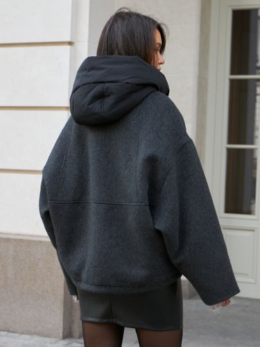 Утепленная графитовая куртка с капюшоном