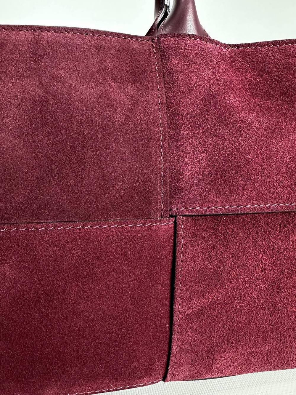 Женская сумка из натуральной замши бордового цвета