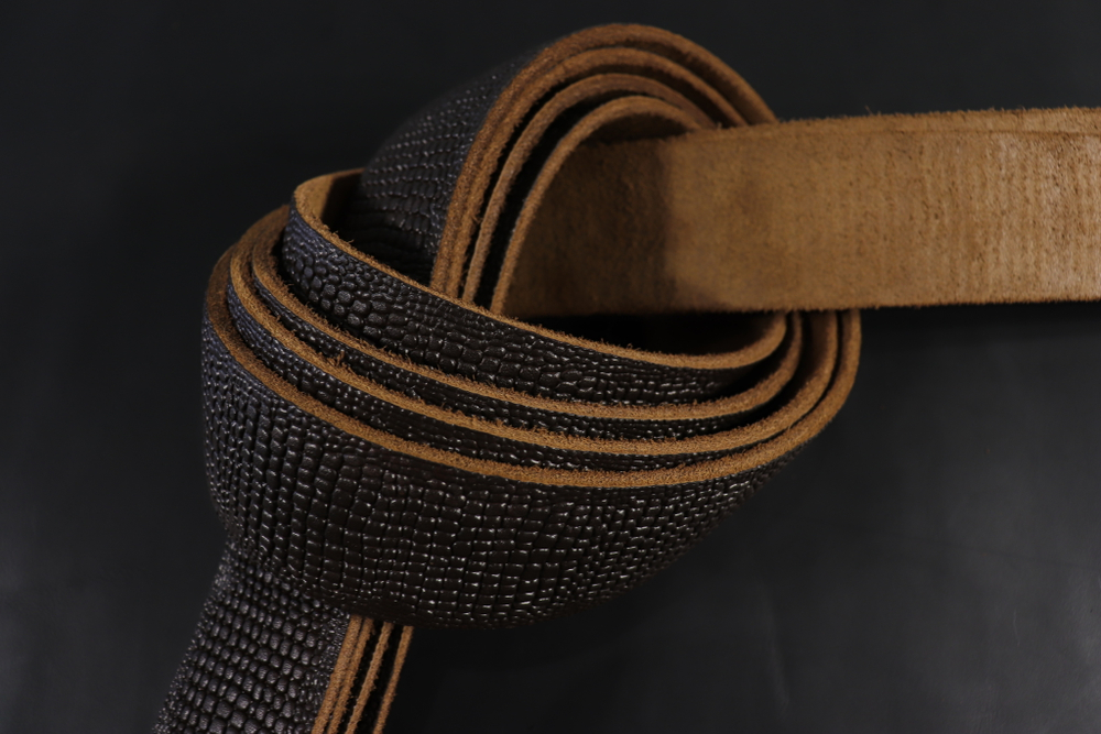 Ременная заготовка Темный шоколад с лицевой отделкой + плита Геккон