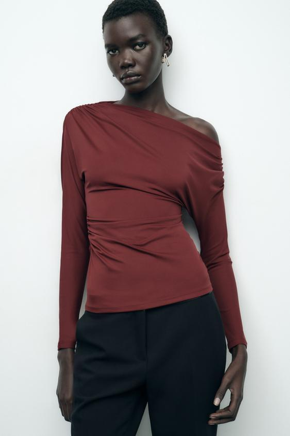 ZARA АСИММЕТРИЧНЫЙ ТОП СО СБОРКАМИ, ЦВЕТ БУРГУНДСКОГО ВИНА
