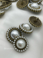 Пуговицы бронзовые с жемчугом и косичкой (светлые)