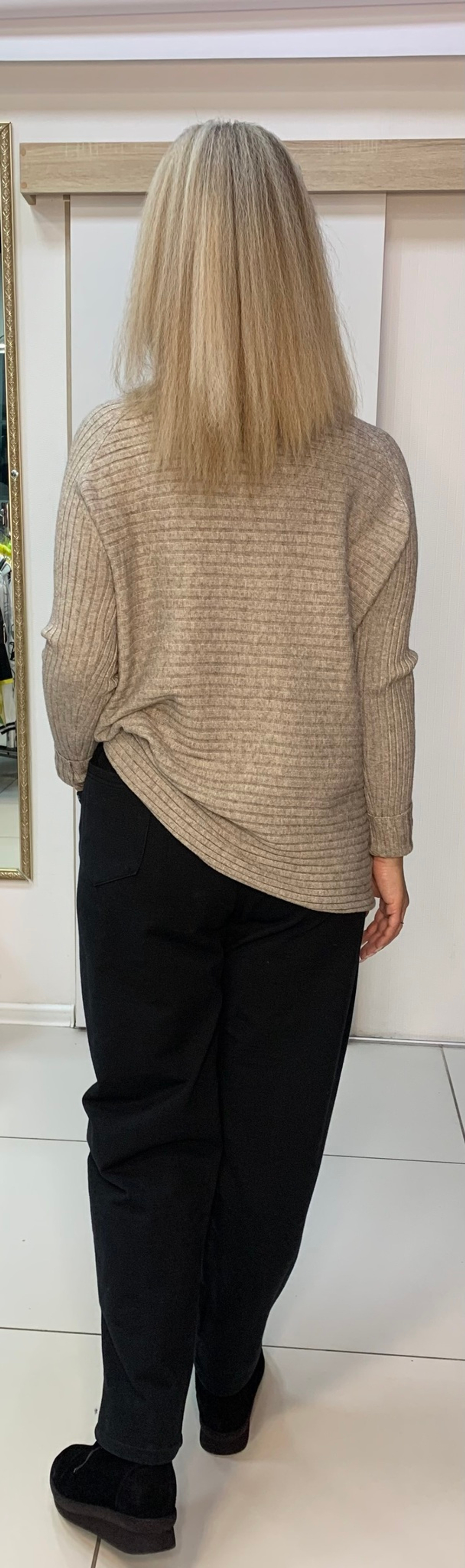 Черные брюки с кармашками на  резинке