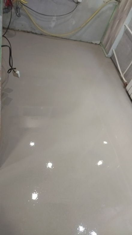 Устройство самовыравнивающейся стяжки пола (наливной пол)