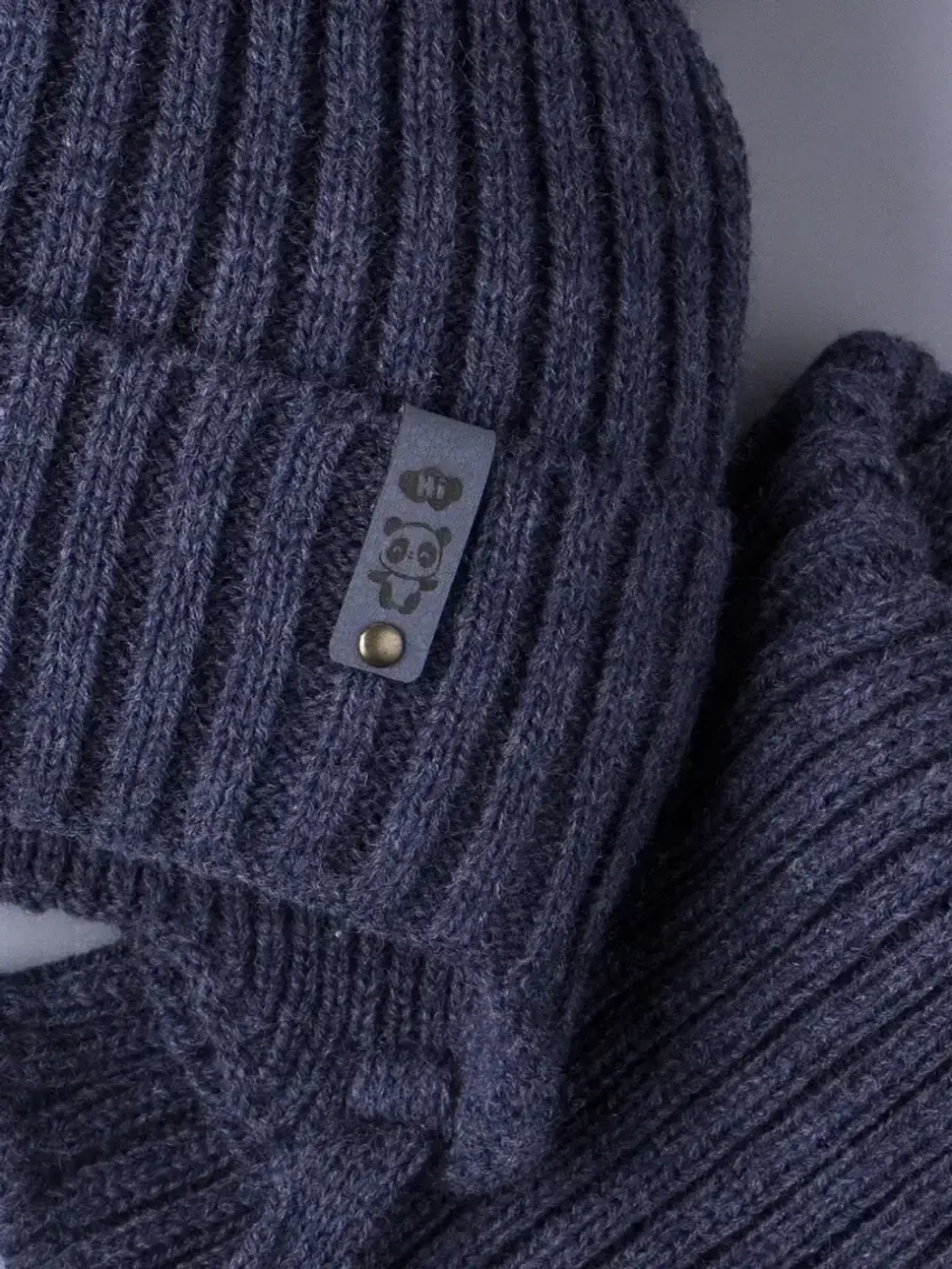 Шапка для мальчика со снудом осенняя