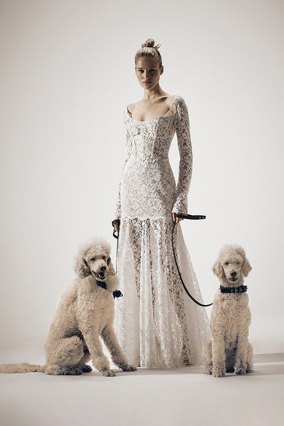 Платье макси корсетное из кружева с открытой спиной