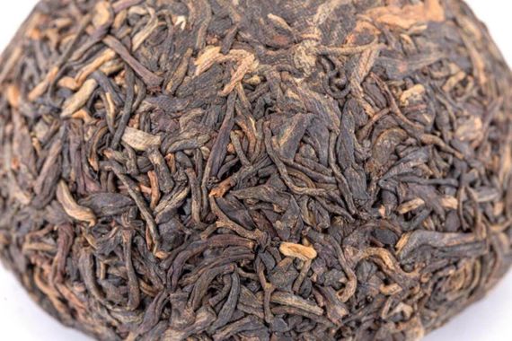 Sheng Pu'er 2006 Marka «Harmony» «Sosna i żuraw» Gniazdo roślinne Xiaguan 125 g