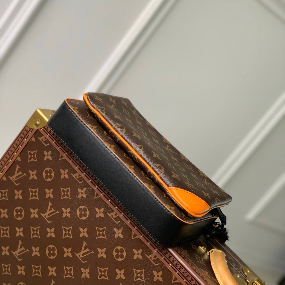 Сумка-мессенджер Louis Vuitton