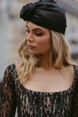 Шелковая чалма с декором в форме цветка