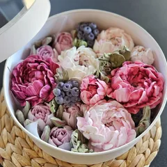 Зефир в шляпной коробке «Пионы» / 25см