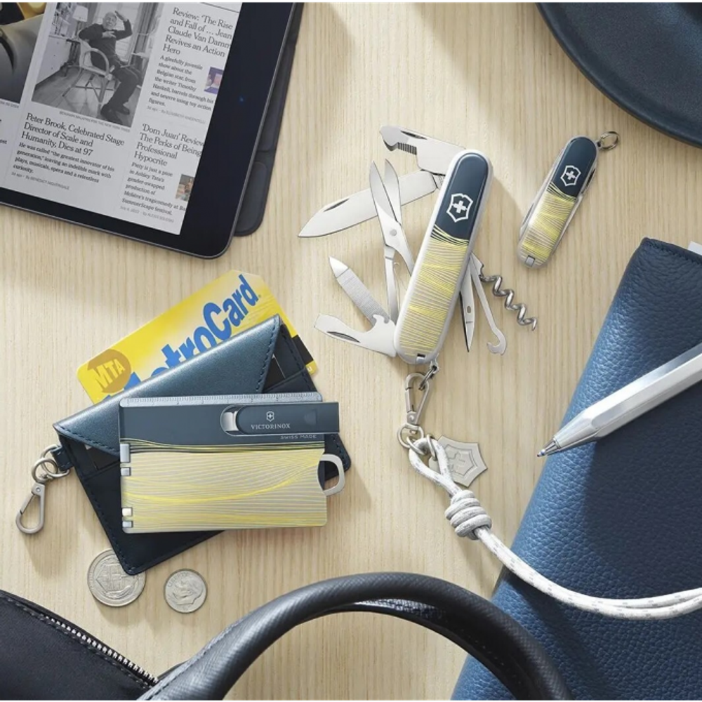 Нож Victorinox Companion New York Style, 91 мм, 16 функций, зеленый с чехлом (подар.коробка)