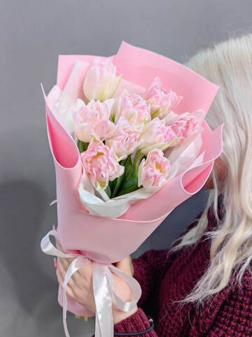 Букет с 9 розовыми пионовидными тюльпанами