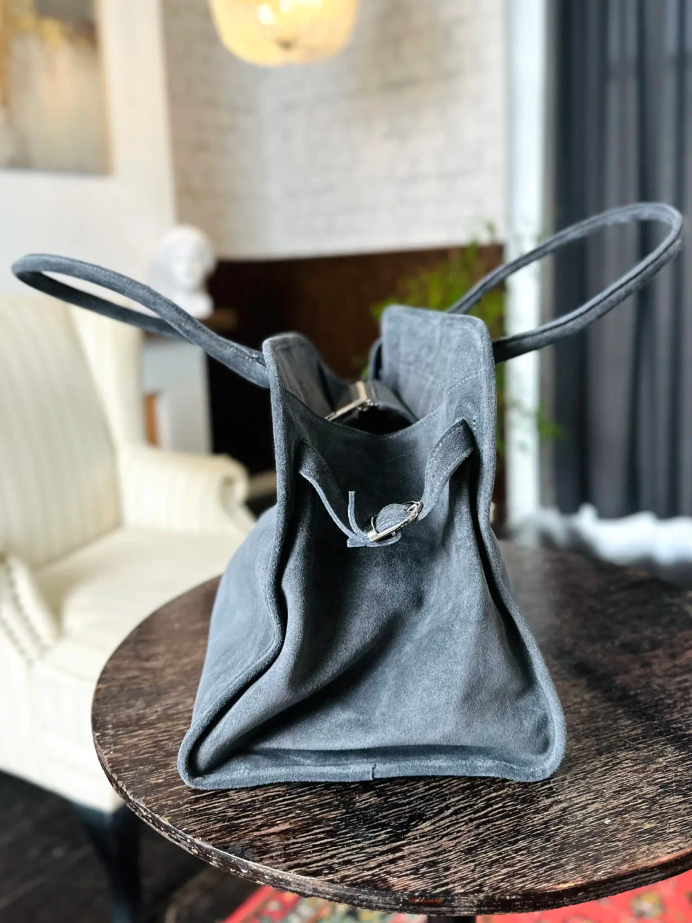 Женская большая сумка из натуральной замши серого цвета