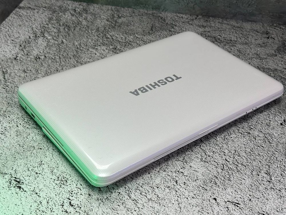 15.6" Уценённый ноутбук Toshiba c850-c2w (1366x768,Intel Core i3-2370M, RAM 4ГБ,SSD 128ГБ, Intel HD Graphics 3000, Win 10Pro)