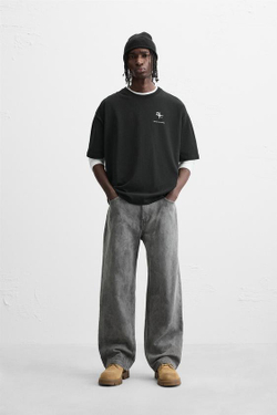 ZARA ФУТБОЛКА С КОНТРАСТНЫМ ПРИНТОМ, ЧЕРНЫЙ