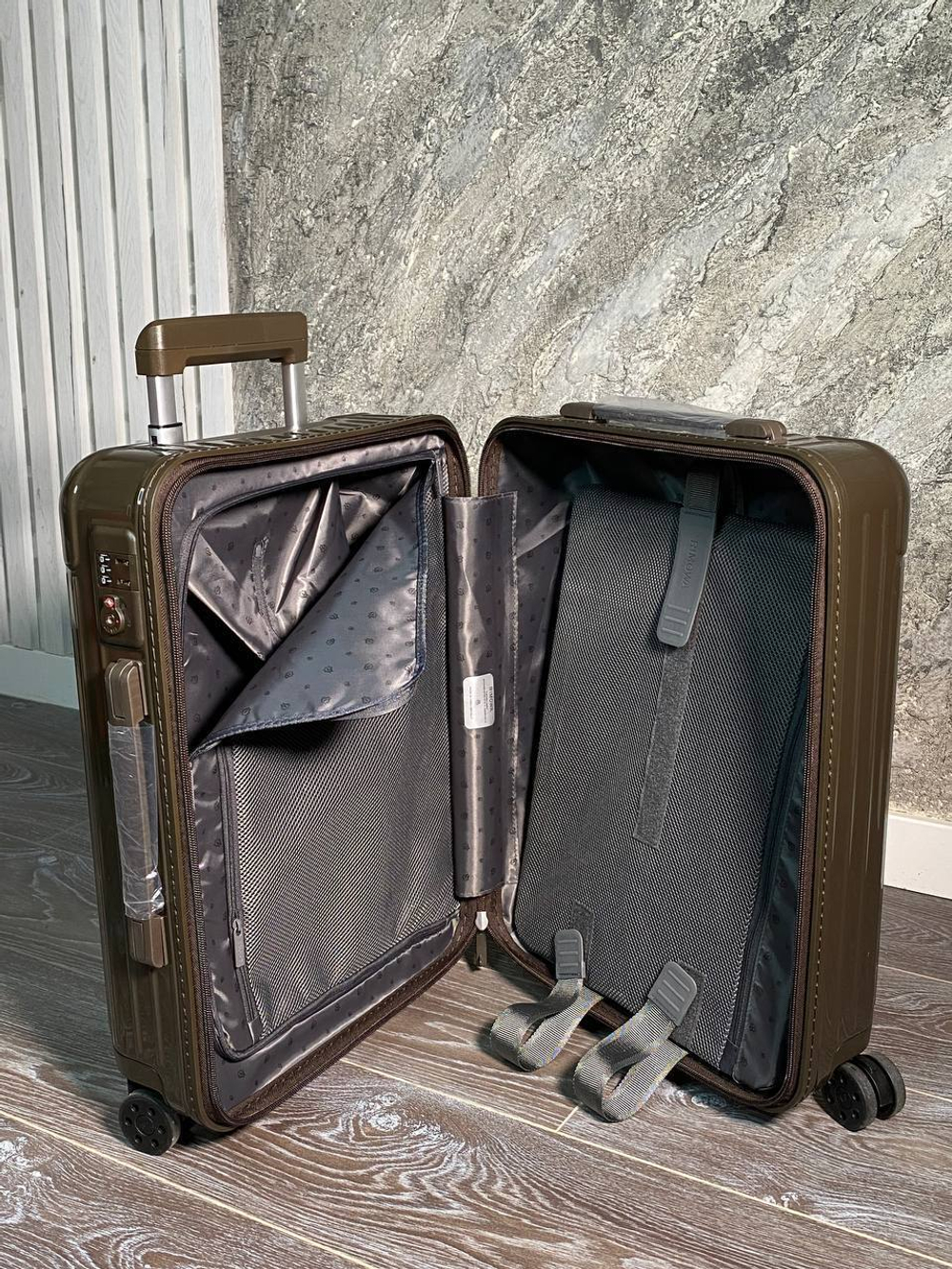 Чемодан Rimowa, арт. 465427777