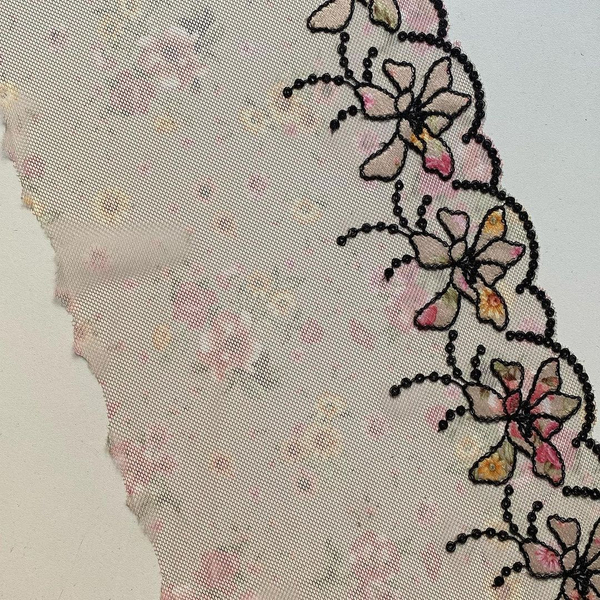 Вышивка на сетке чёрный/multicolor к529