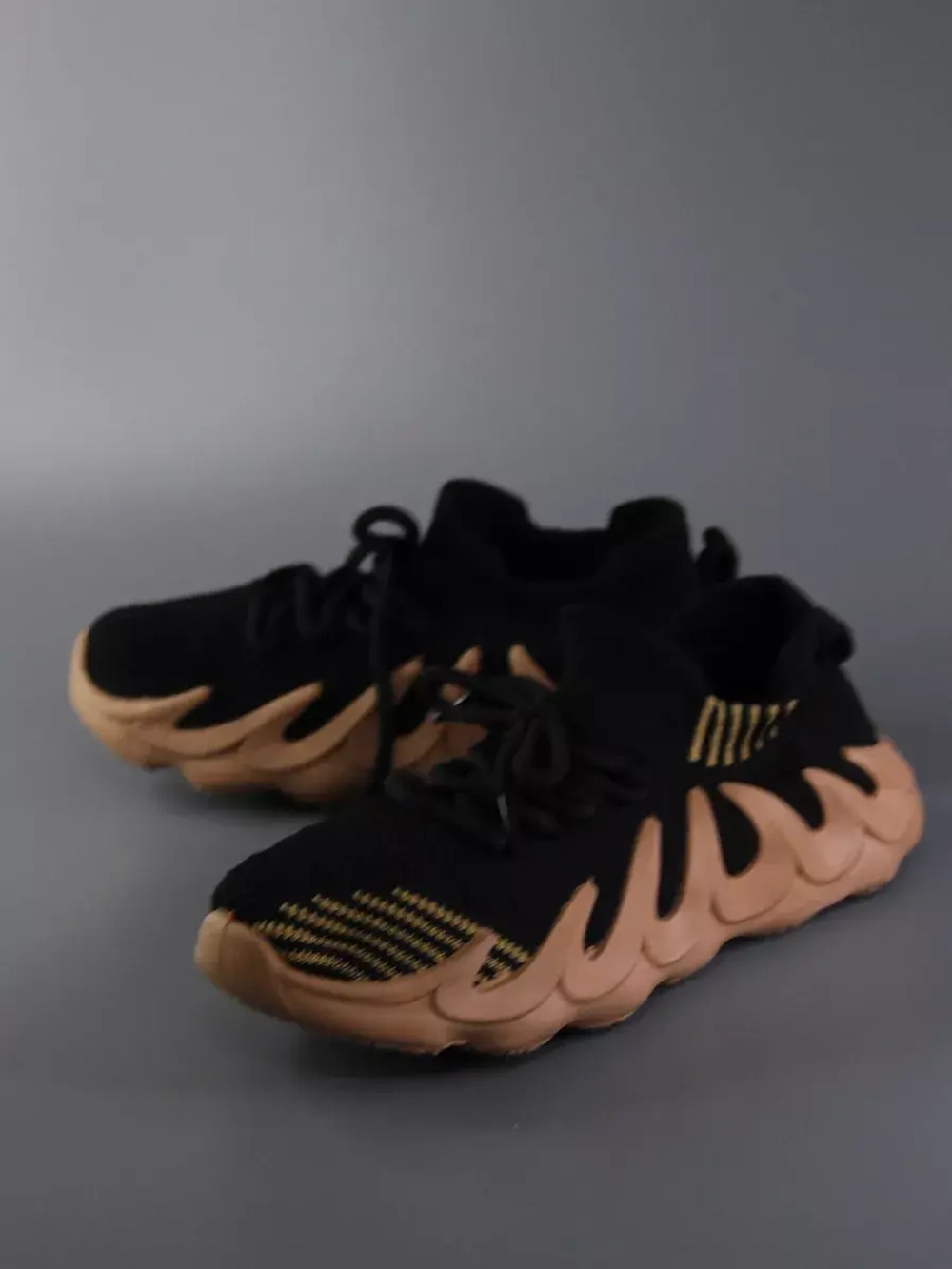 Кроссовки Изики детские - Yeezy boost- черно-коричневые