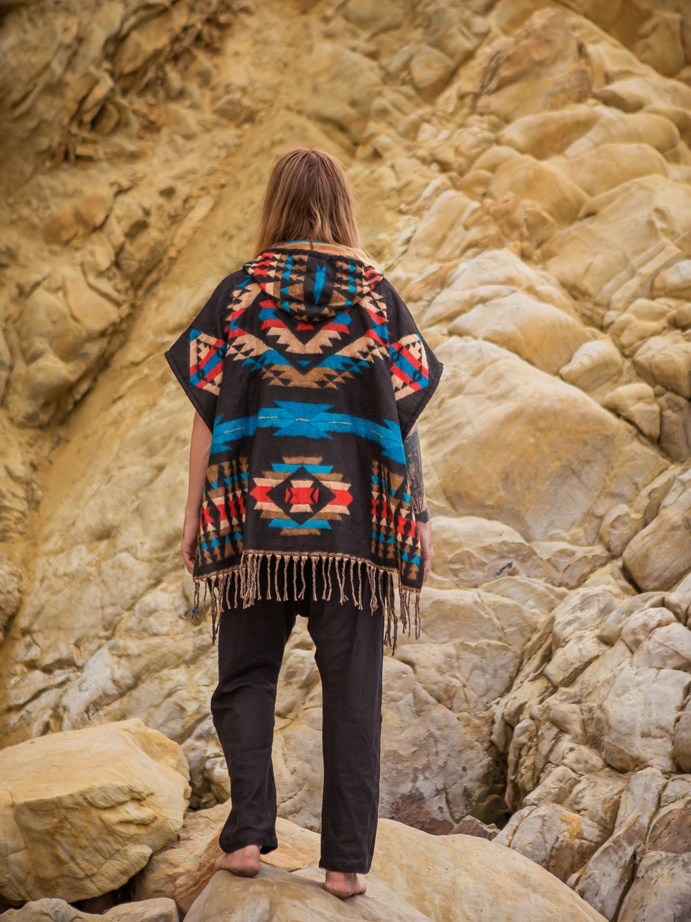 Пончо шерстяное с орнаментом