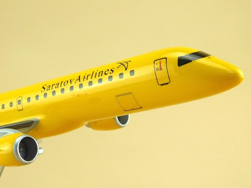 Модель самолета Embraer 195 (М1:100, Саратовские Авиалинии)