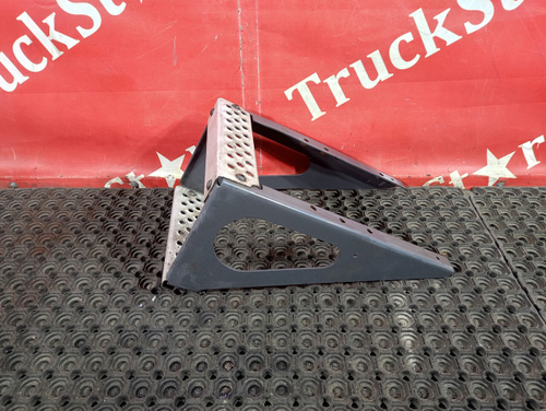 Подножка за кабиной 2017 г.