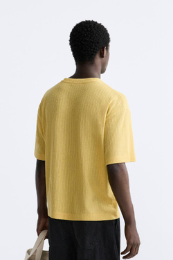 ZARA ФУТБОЛКА С ВЕРТИКАЛЬНЫМ РЕЛЬЕФНЫМ УЗОРОМ, ЖЕЛТЫЙ