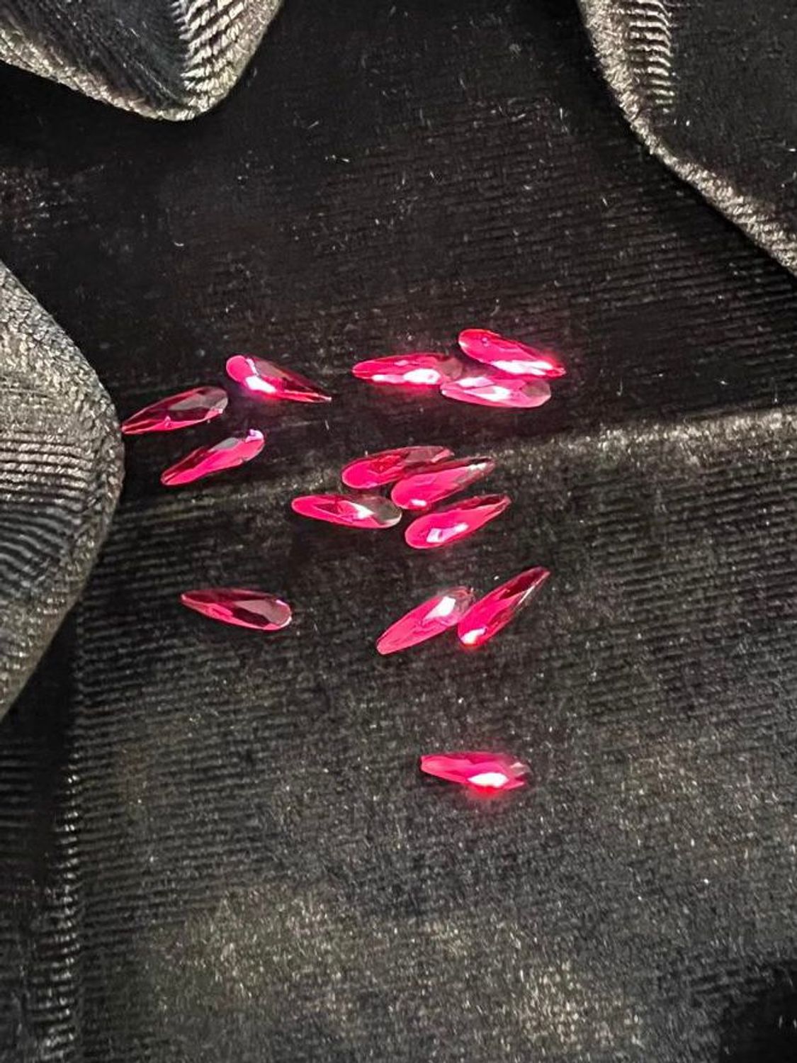 Стеклянные стразы 3*10 мм (25шт)цвет малиновый