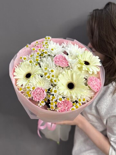 Авторский букет в бело-розовой гамме