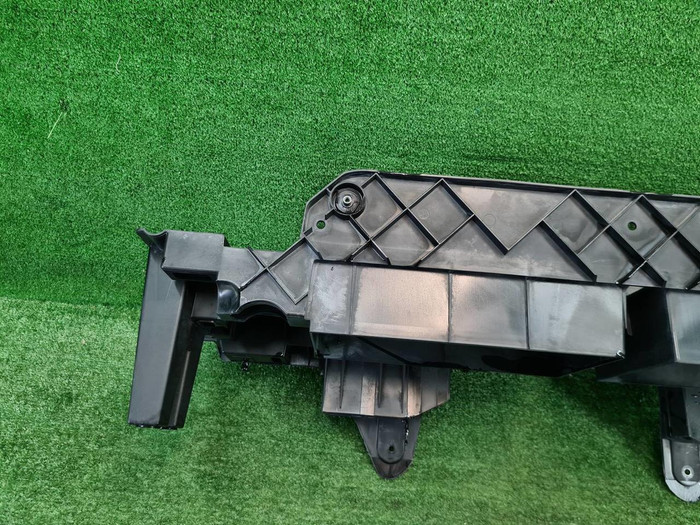 Кронштейн решетки радиатора Hongqi H9 (2020-н.в.)