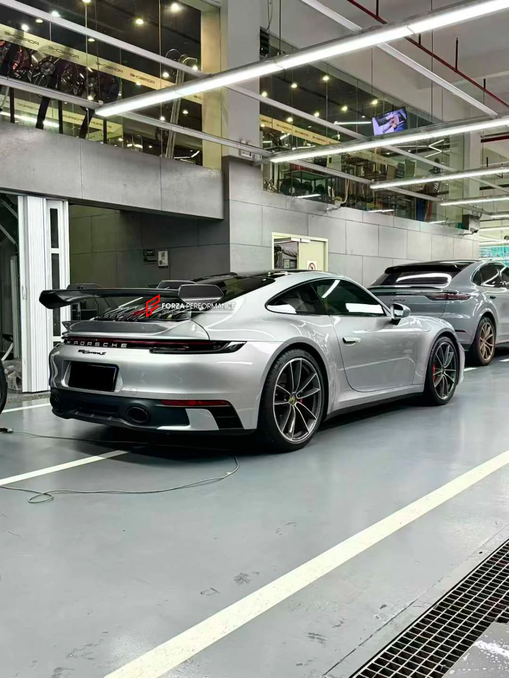 Заднее антикрыло с крышкой двигателя в стиле GT3 для PORSCHE 911 992.1 CARRERA 2019–2024