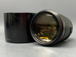 Canon EF 135mm 2L USM М фокус работает, если надавить.