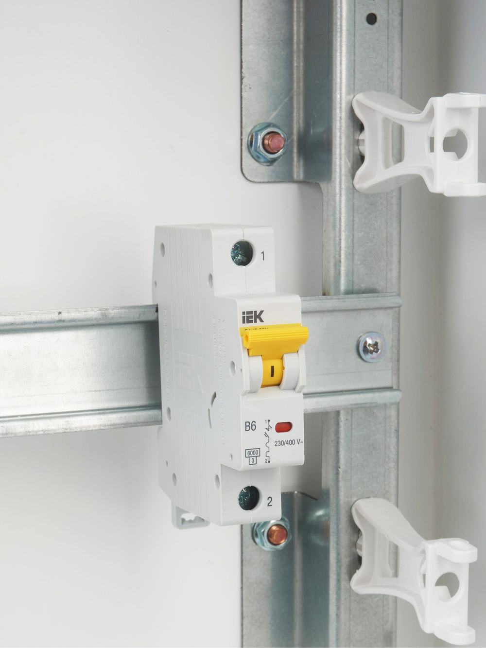 KARAT Автоматический выключатель ВА47-60M 1P B 6А 6кА IEK