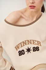 СВИТШОТ НА ОДНО ПЛЕЧО «WINNER» КРЕМ-БРЮЛЕ